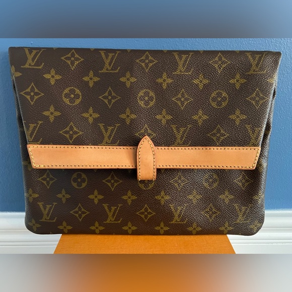 ❌ SOLD ON Ⓜ️ ❌ Vintage Louis Vuitton Pliante Clutch - Picture 2 of 16